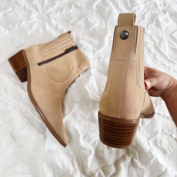 Donald Pliner Banks Western Bootie Size 5.5 New - Picture 6 of 9